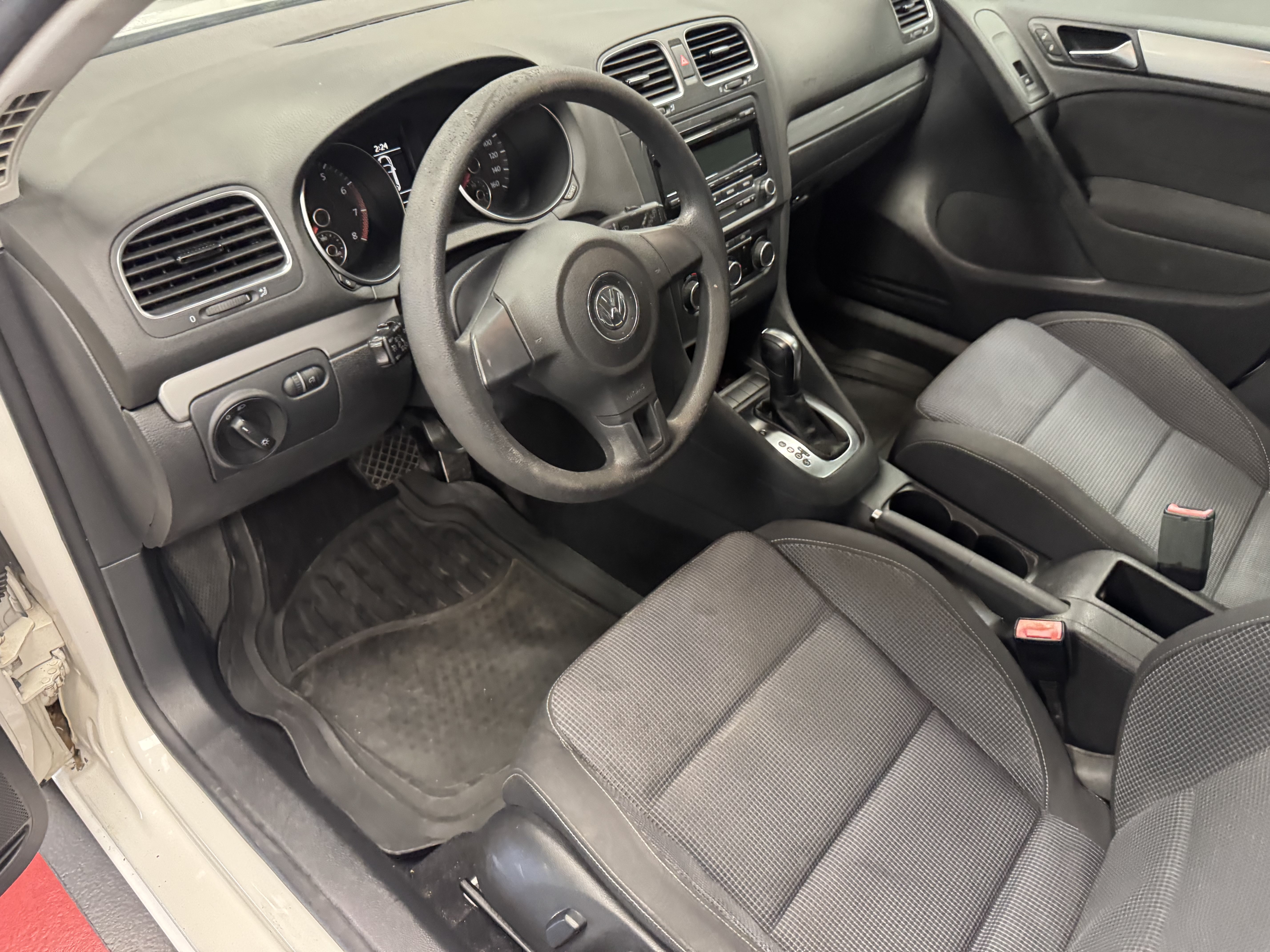 Used 2012 Volkswagen Golf 4-Door FWD image 10