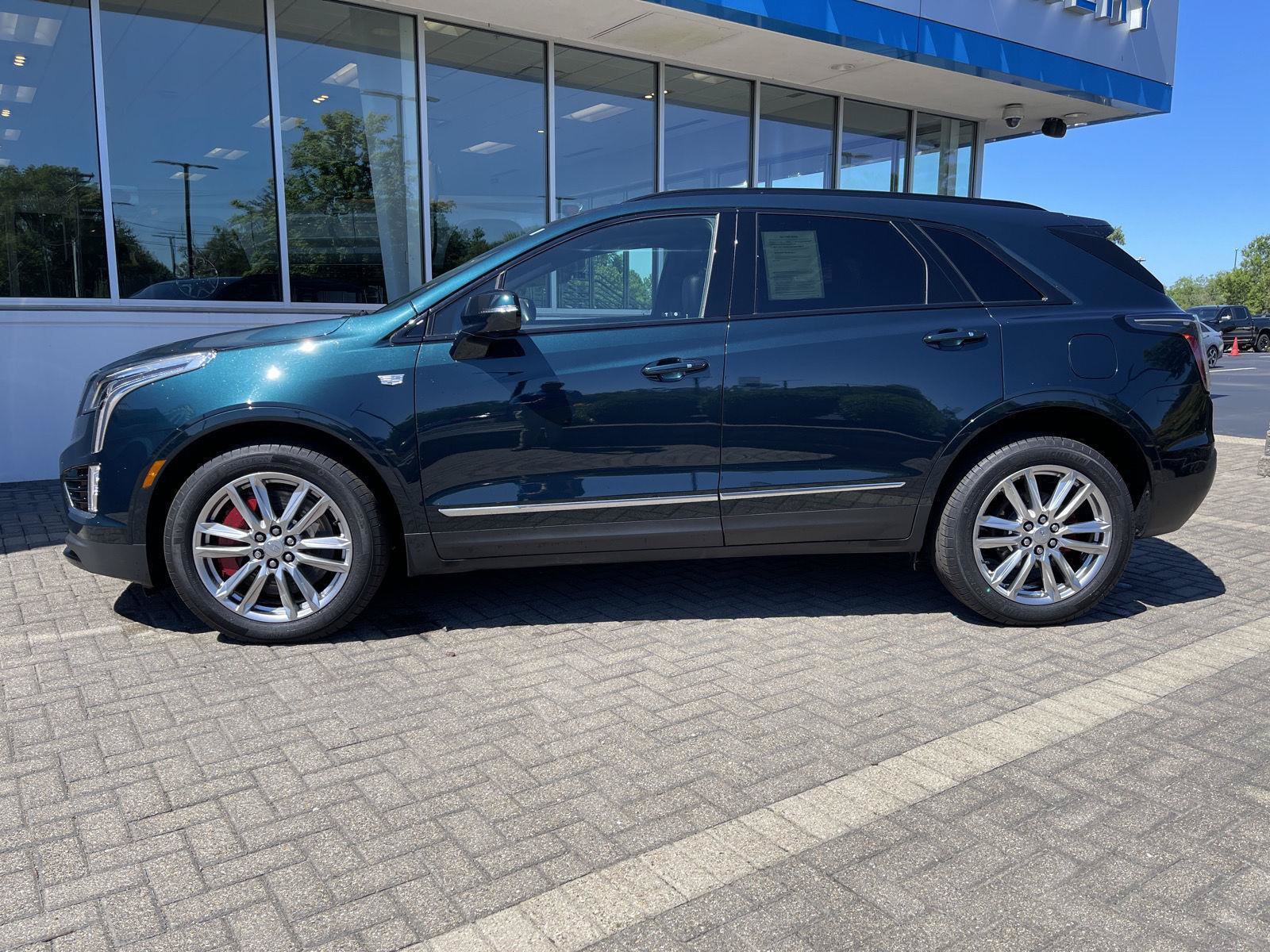 Used 2024 Cadillac XT5 Sportv w/ LPO, Floor Liner Package AWD/4WD image 2