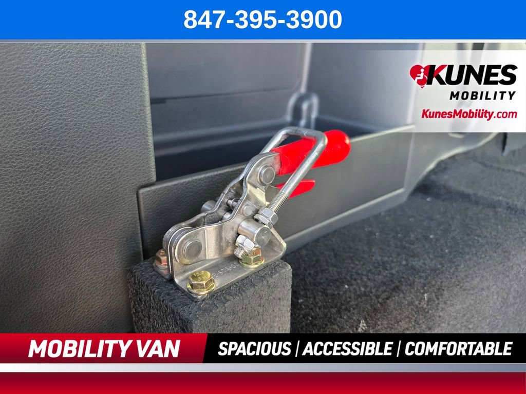 Used 2026 Toyota Sienna LE FWD image 33