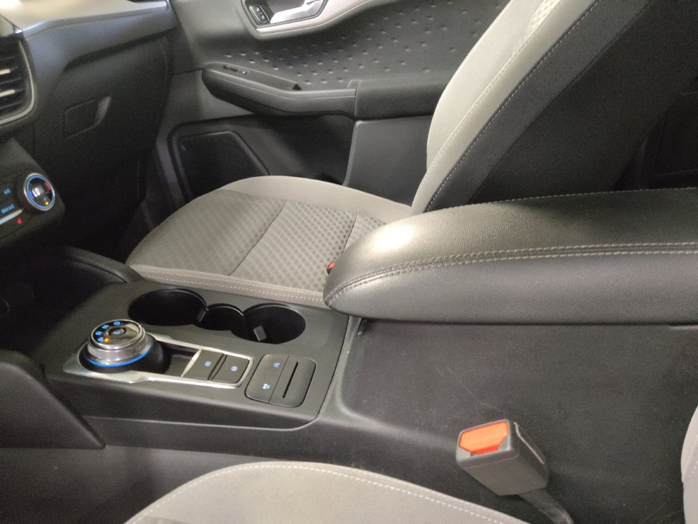 Used 2020 Ford Escape SE image 26