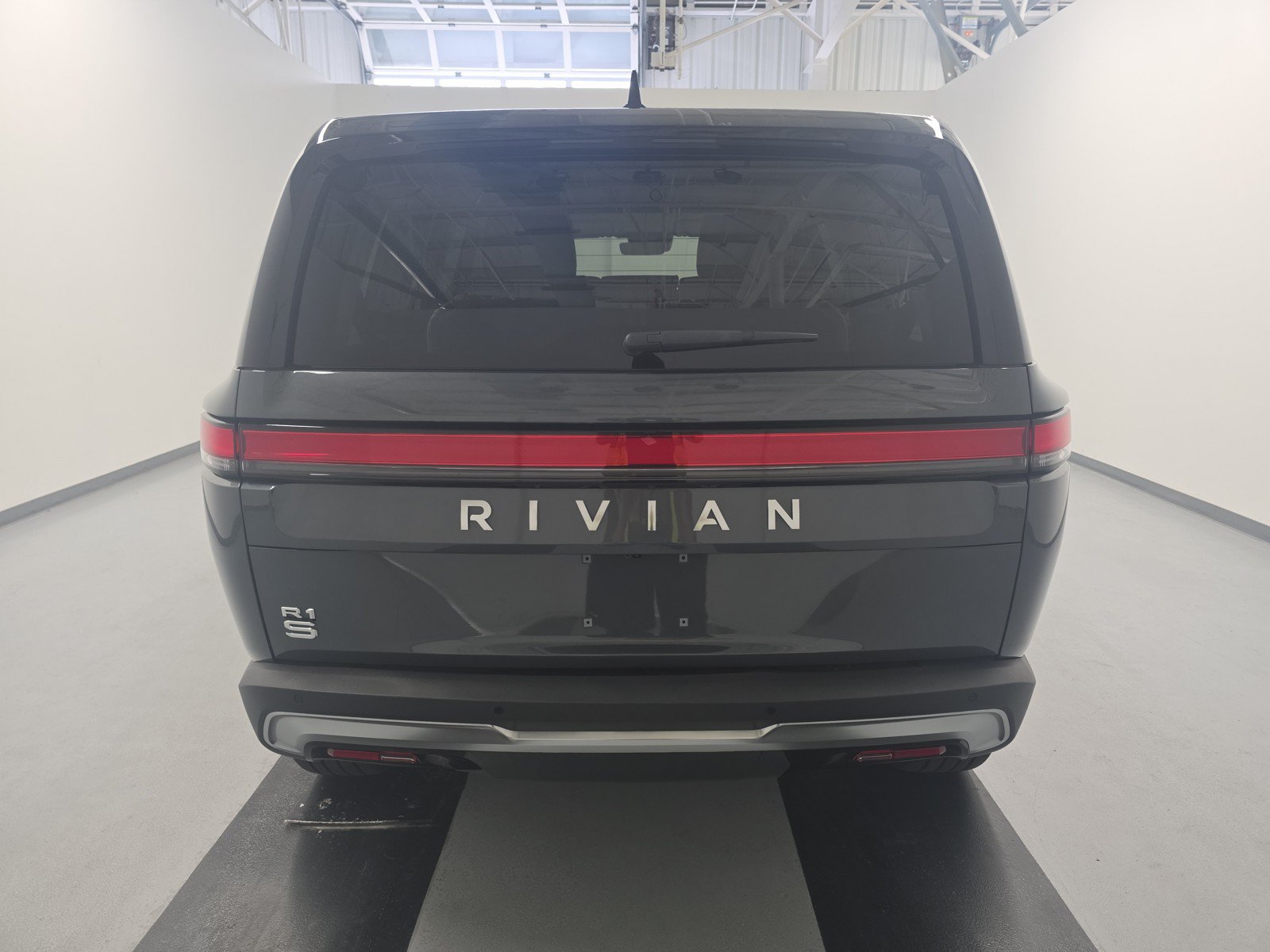 Used 2024 Rivian R1S Adventure AWD/4WD image 4
