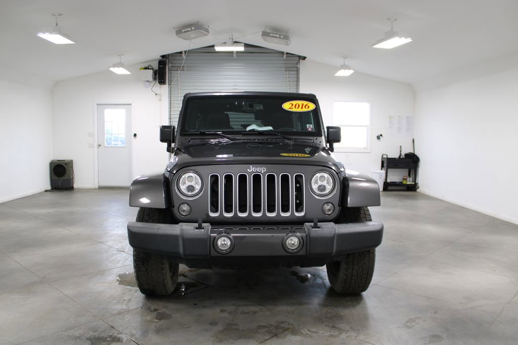 Used 2016 Jeep Wrangler Unlimited Sahara w/ Dual Top Group image 3