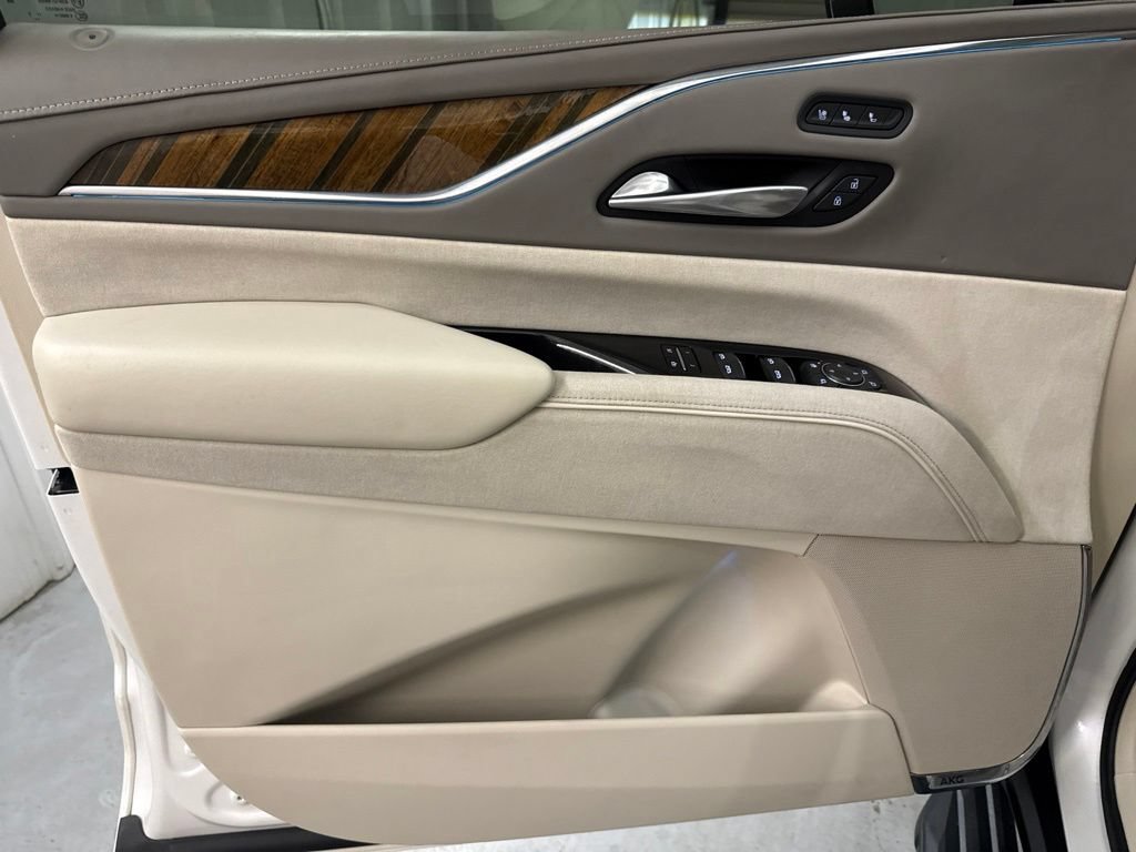 Used 2021 Cadillac Escalade Premium Luxury Platinum AWD/4WD image 8