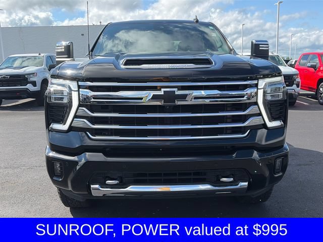 Used 2024 Chevrolet Silverado 2500 High Country w/ Technology Package AWD/4WD image 4