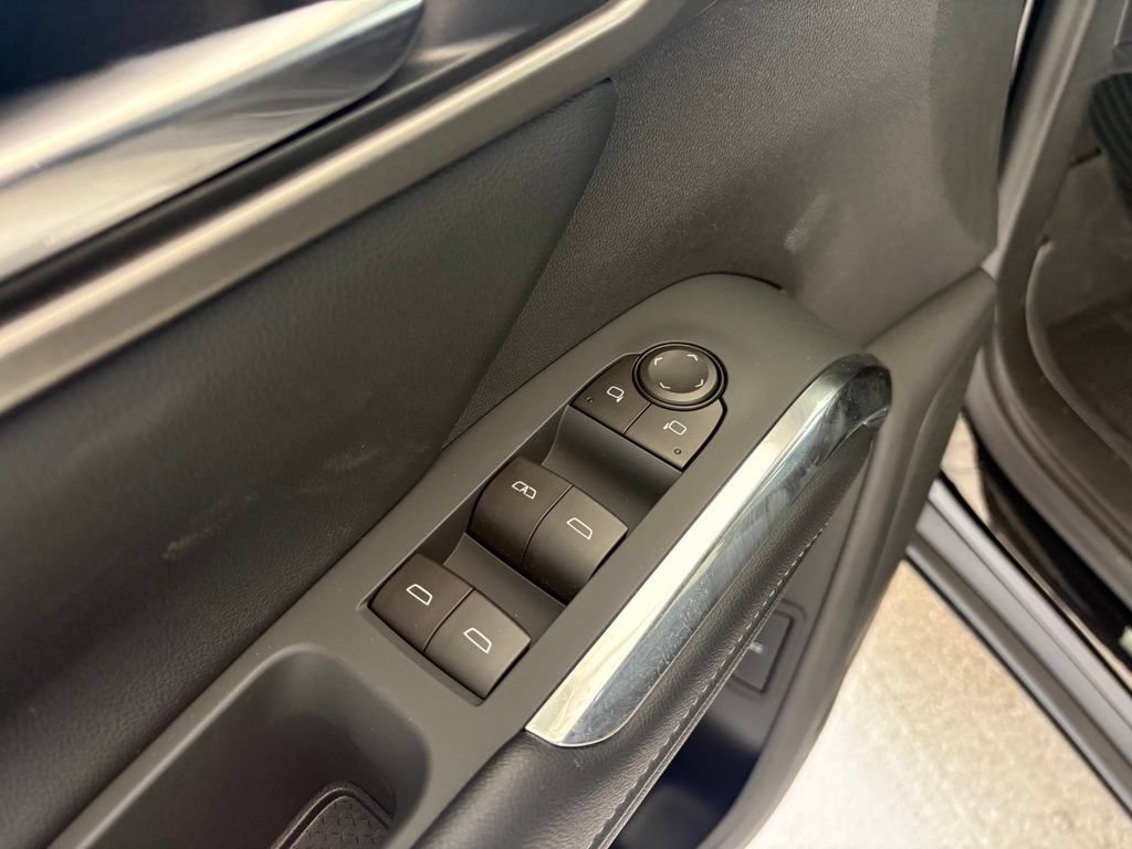 New 2026 Chevrolet Traverse LT w/ Midnight/Sport Edition FWD image 25