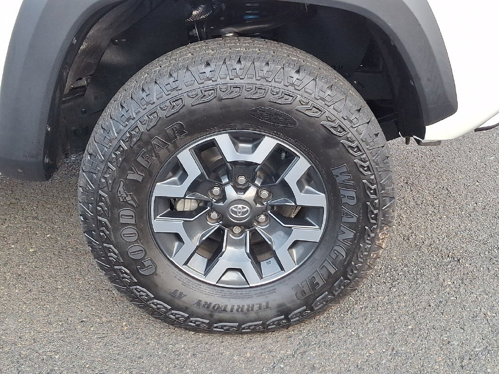 Certified 2022 Toyota Tacoma TRD Off-Road AWD/4WD image 34
