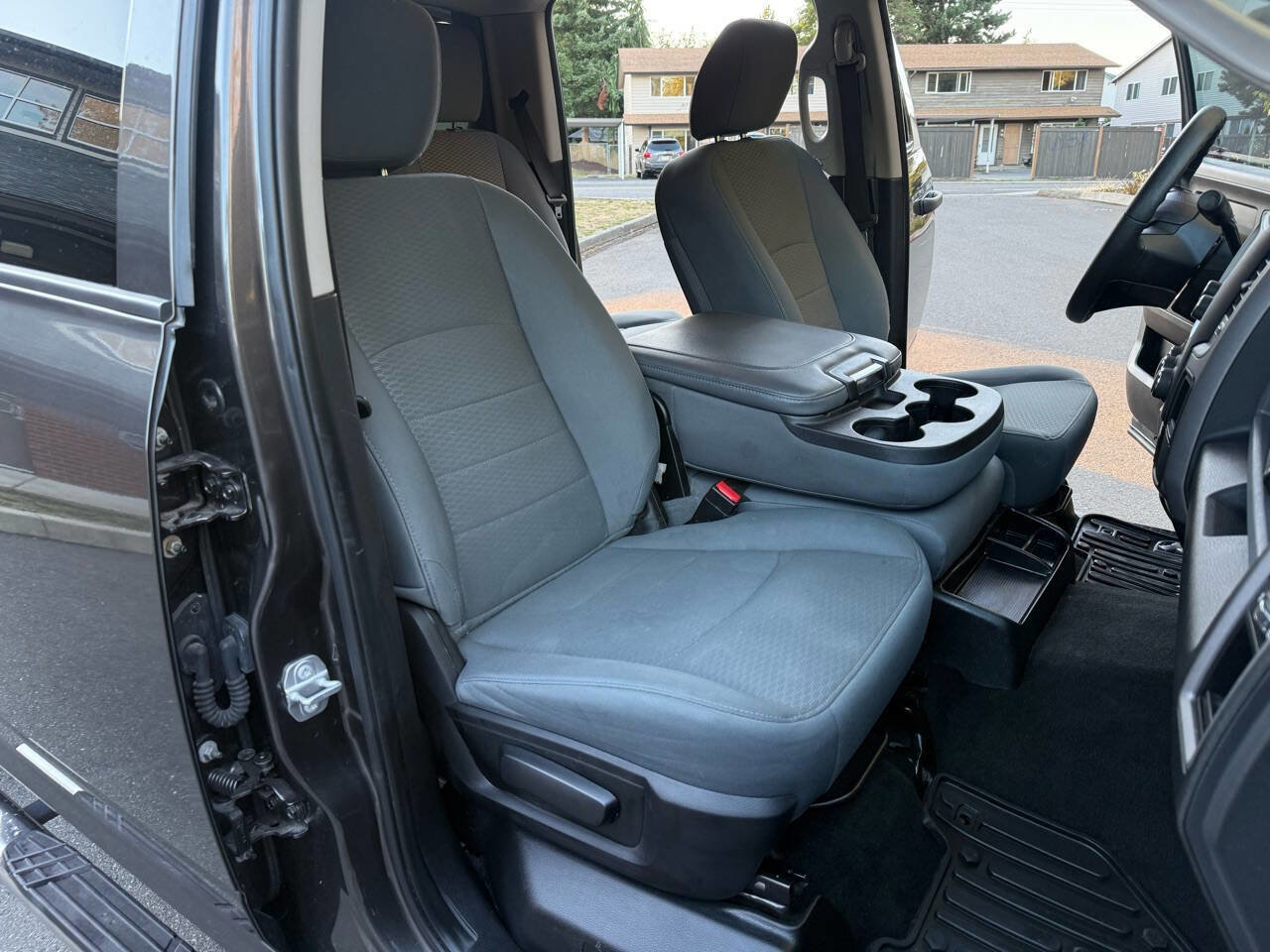 Used 2017 RAM 2500 Tradesman w/ Chrome Appearance Group image 11