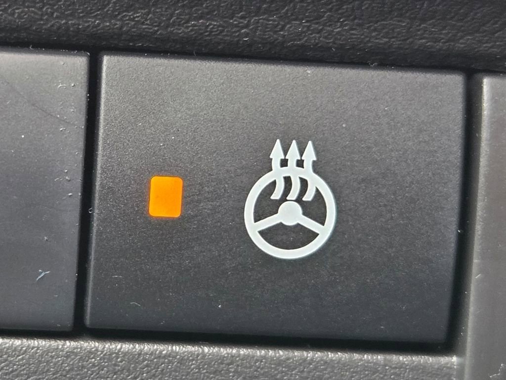 Used 2024 Nissan Kicks SR w/ SR Premium Package image 16