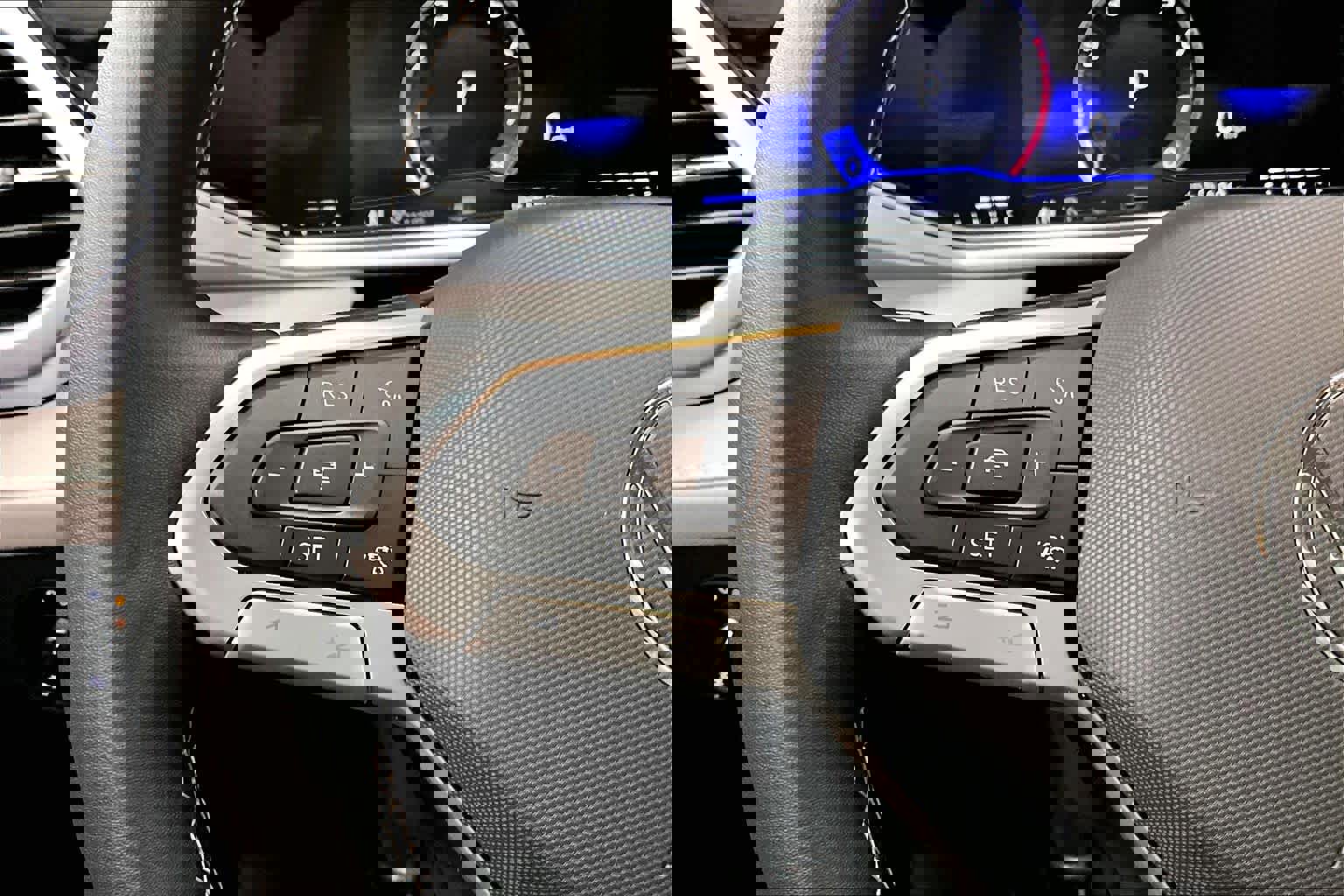 Used 2025 Volkswagen Taos SE image 21