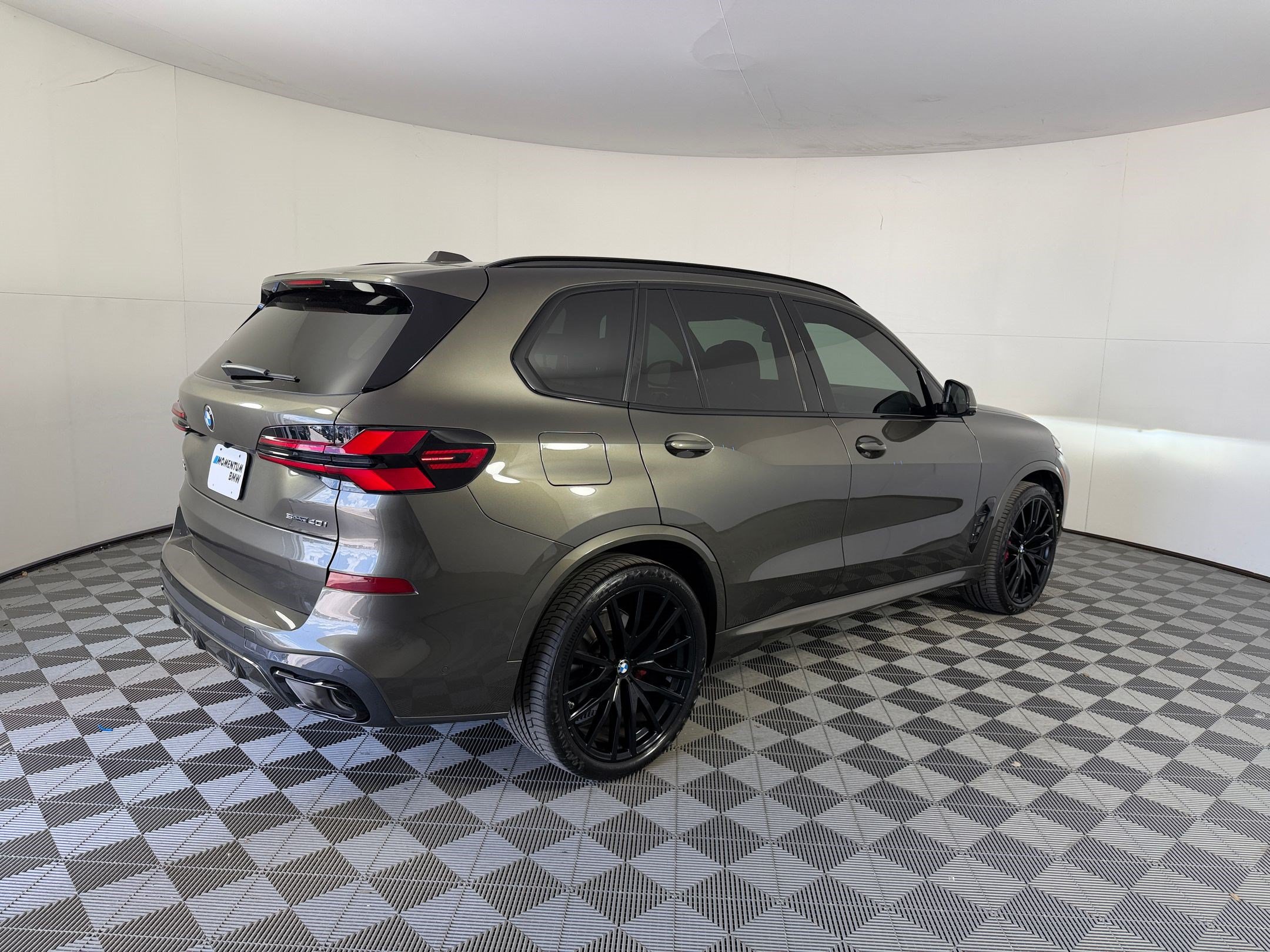Used 2024 BMW X5 sDrive40i w/ Executive Package RWD image 9