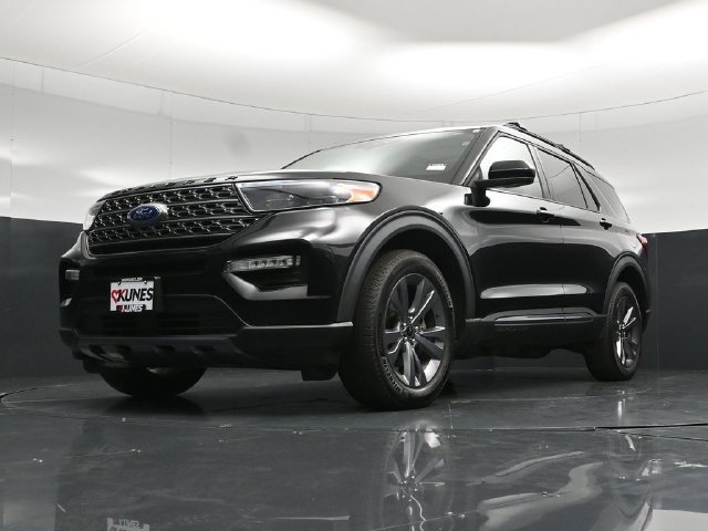Used 2023 Ford Explorer XLT w/ XLT Sport Appearance Package AWD/4WD image 59