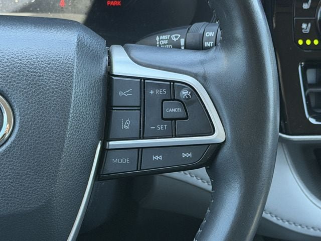 Used 2024 Toyota Highlander Platinum FWD image 14