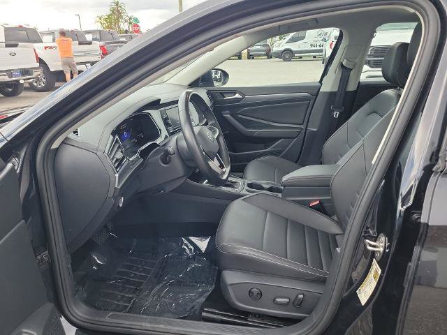 Used 2024 Volkswagen Jetta SE FWD image 18