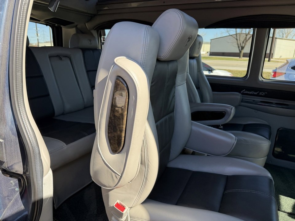 Used 2017 Chevrolet Express 2500 image 14