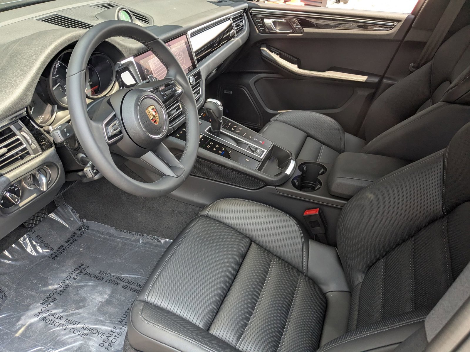 New 2025 Porsche Macan image 4