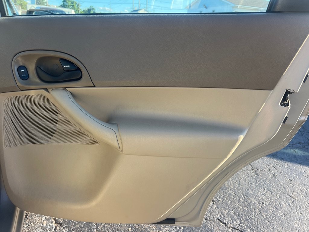 Used 2006 Ford Focus ZX4 Sedan FWD image 14