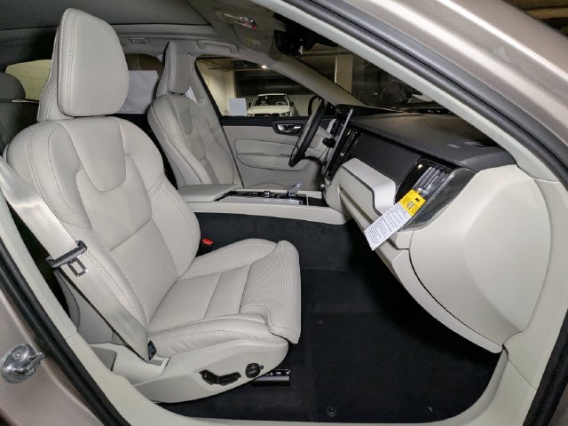 New 2026 Volvo XC60 B5 Ultra w/ Protection Package Premier AWD/4WD image 30