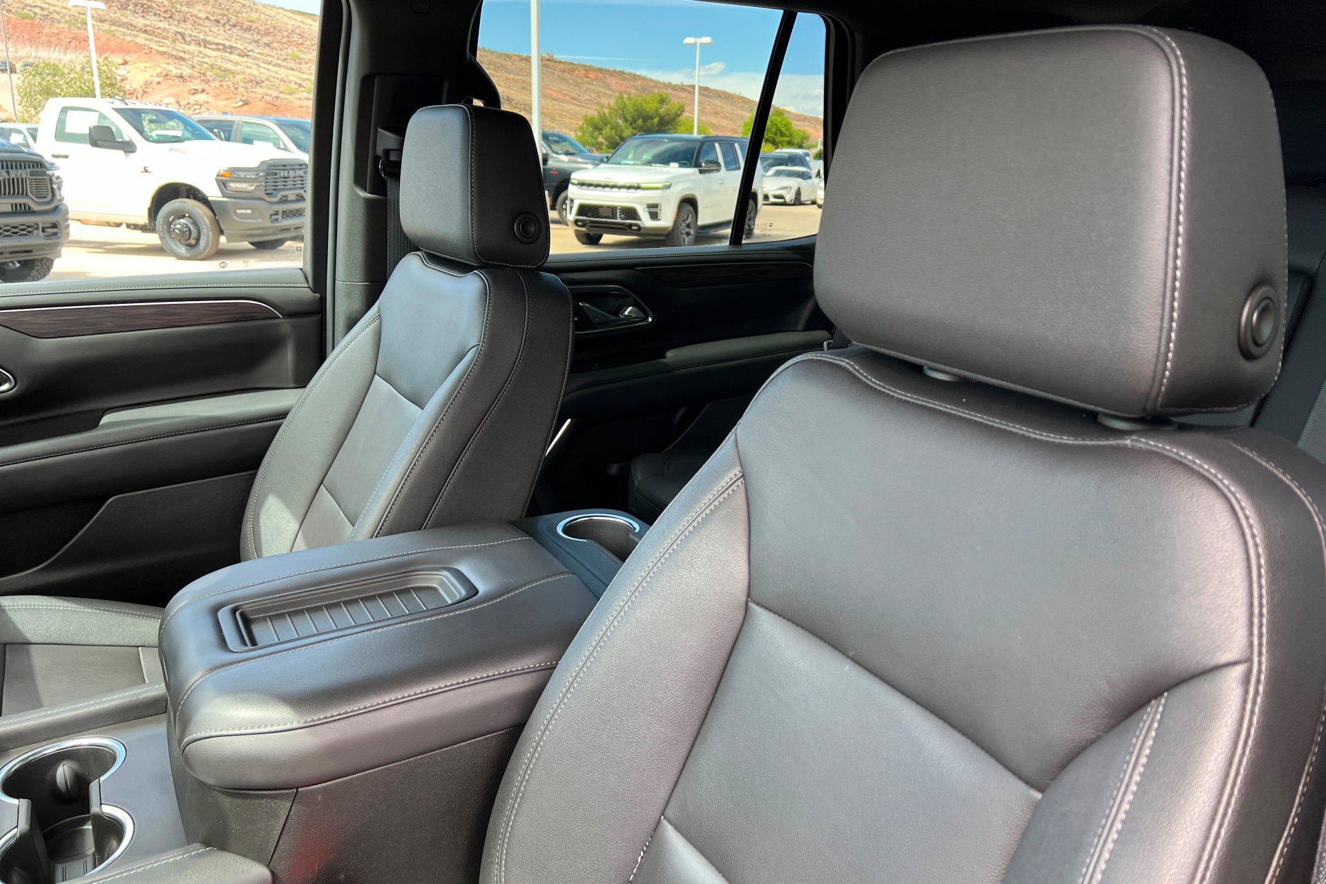 Used 2023 Chevrolet Tahoe LT w/ Luxury Package AWD/4WD image 17