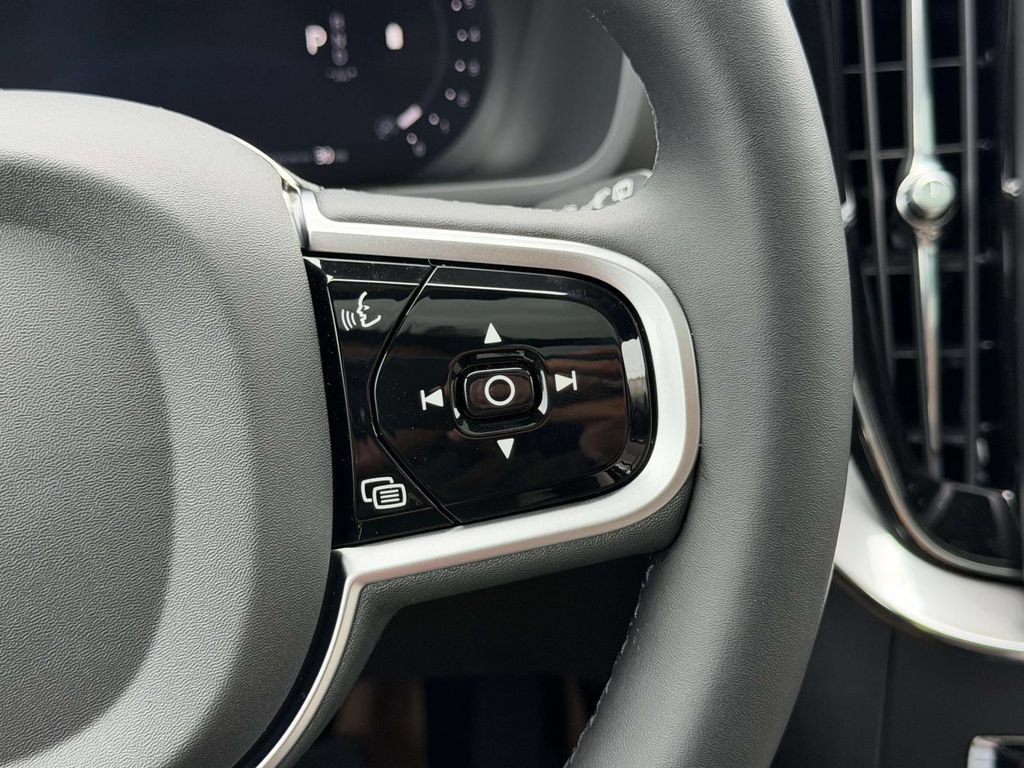 New 2026 Volvo XC90 B5 Plus w/ Protection Package Premier AWD/4WD image 9