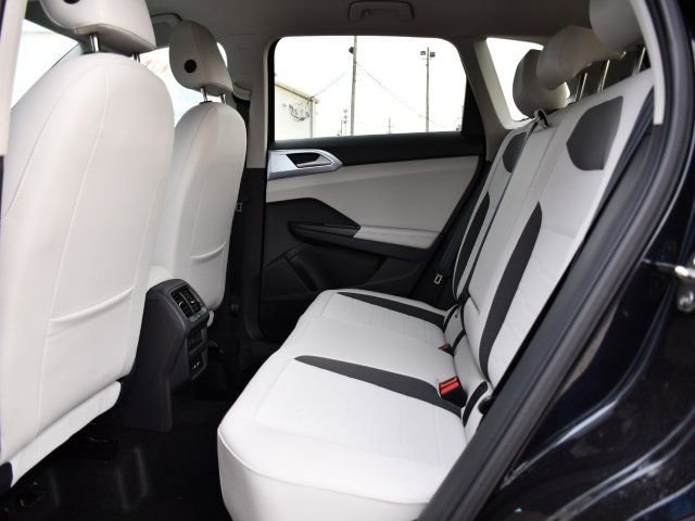 New 2026 Volkswagen Taos SE image 17