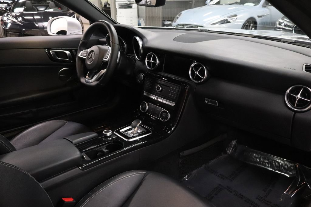 Used 2017 Mercedes-Benz SLC 300 image 32