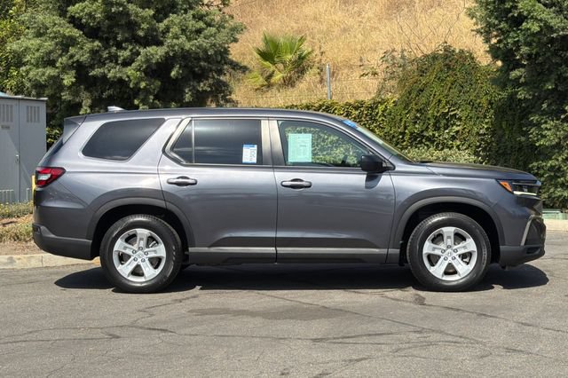 Used 2023 Honda Pilot LX image 3