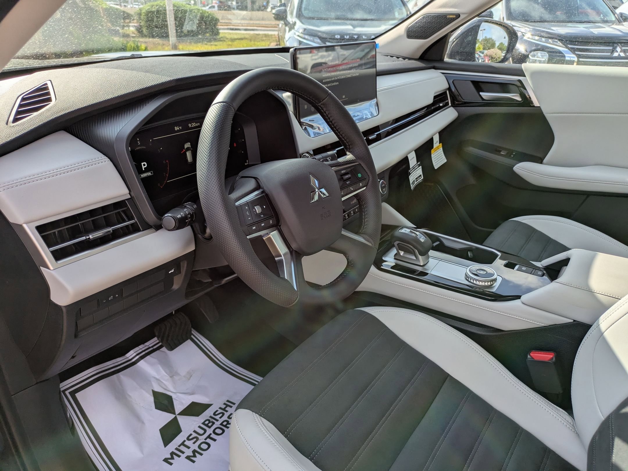 New 2025 Mitsubishi Outlander SE FWD image 9