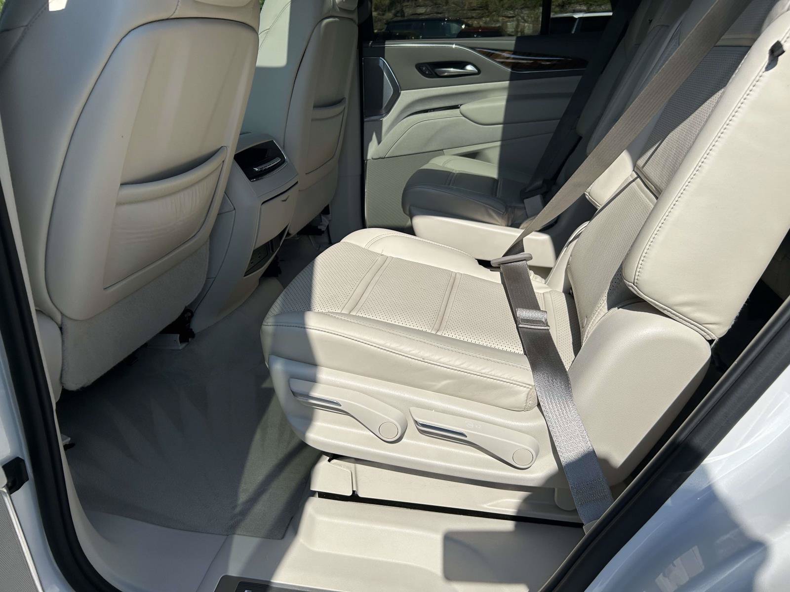 Certified 2023 Cadillac Escalade Sport Platinum w/ LPO, ONYX Package AWD/4WD image 14
