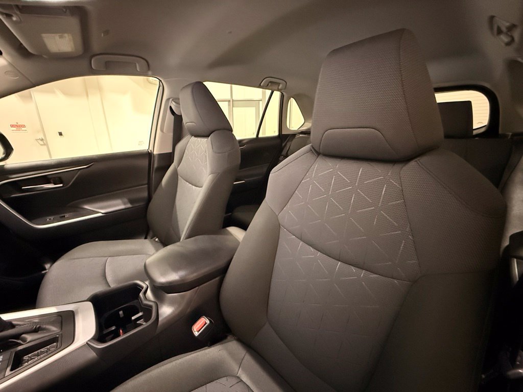 Used 2025 Toyota RAV4 XLE FWD image 18
