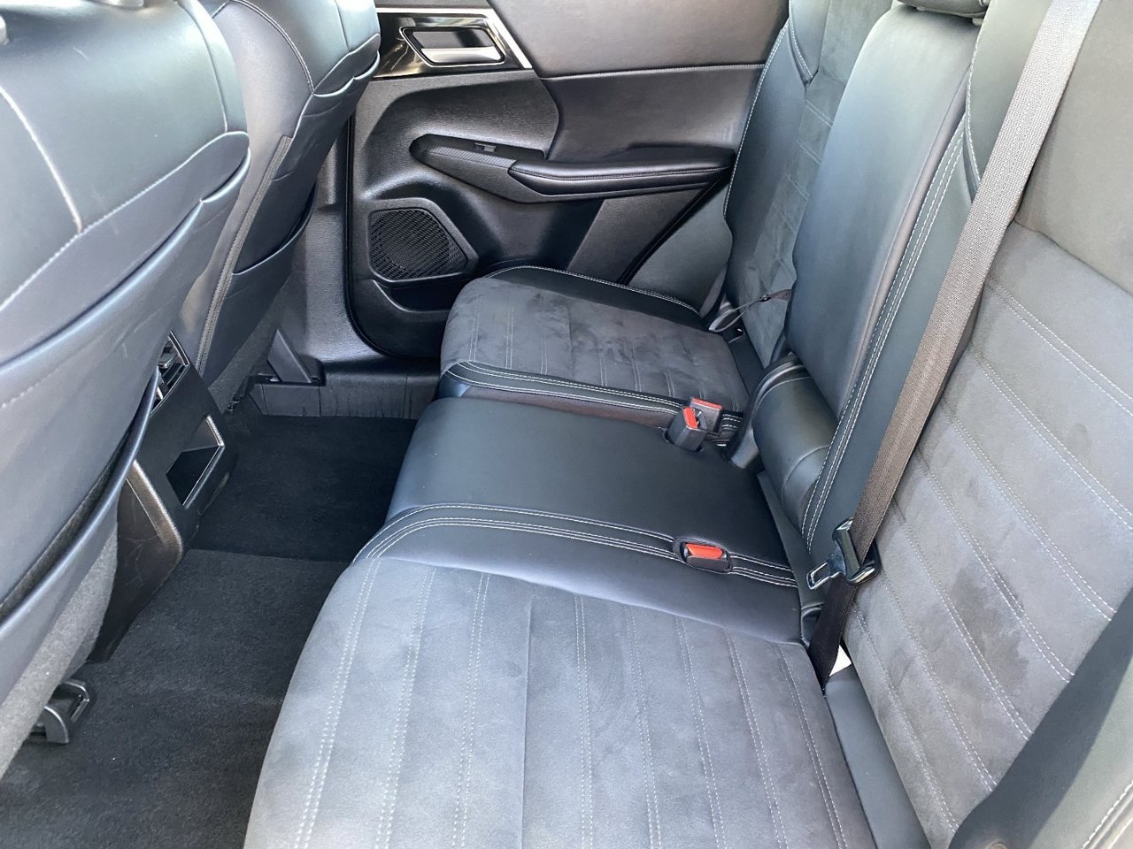 Used 2024 Mitsubishi Outlander SE FWD image 14