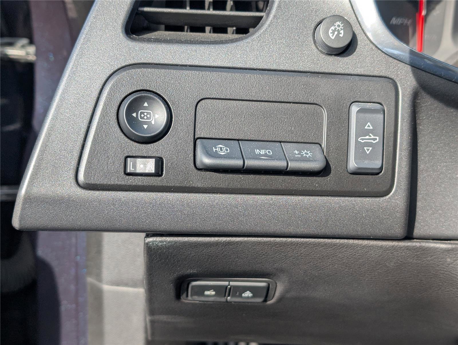 Used 2014 Chevrolet Corvette Stingray Convertible w/ 2LT Preferred Equipment Group image 18