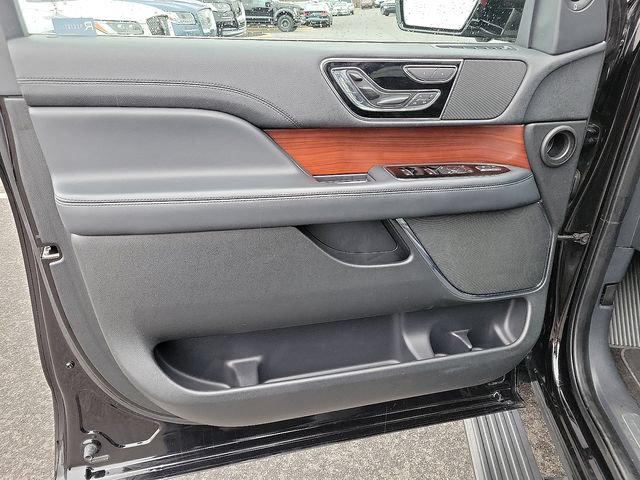Used 2022 Lincoln Navigator Reserve AWD/4WD image 11