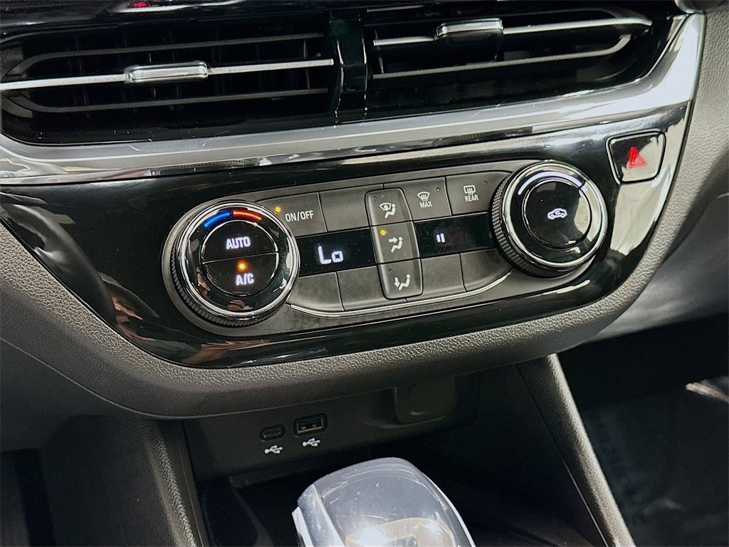 Used 2025 Buick Envista Sport Touring w/ Convenience II Package image 13