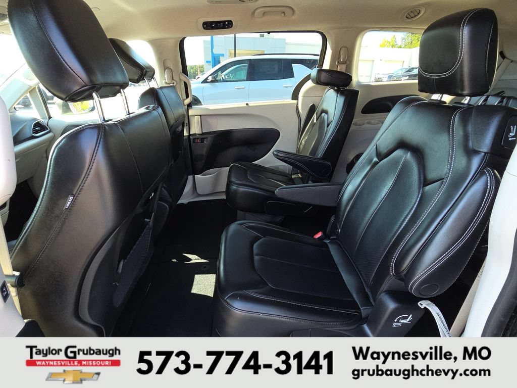 Used 2023 Chrysler Pacifica Touring-L FWD image 27