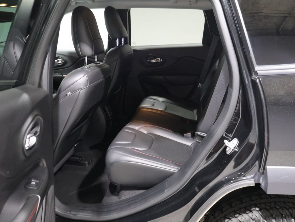 Used 2020 Jeep Cherokee Trailhawk w/ Cold Weather Group AWD/4WD image 19