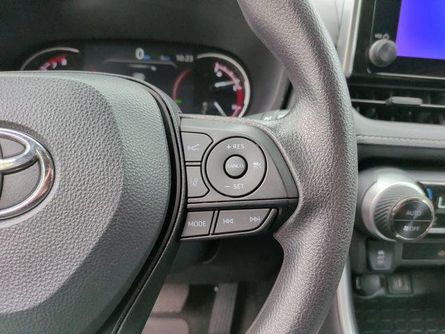 Used 2025 Toyota RAV4 XLE FWD image 19