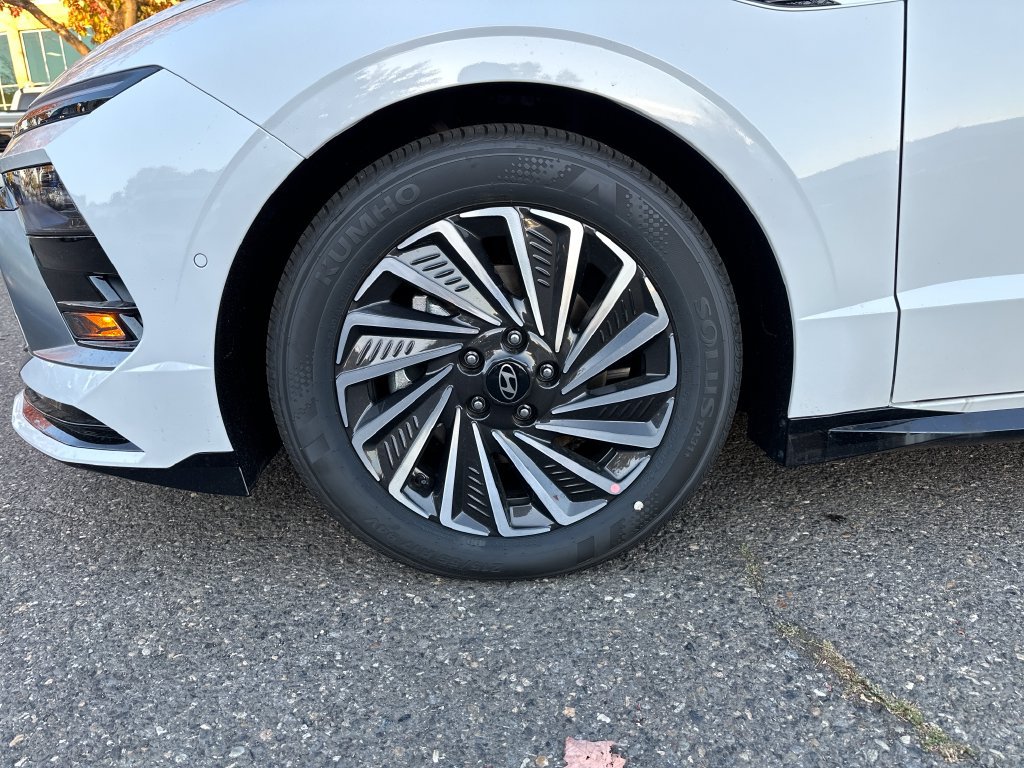 New 2026 Hyundai Sonata Limited FWD image 17