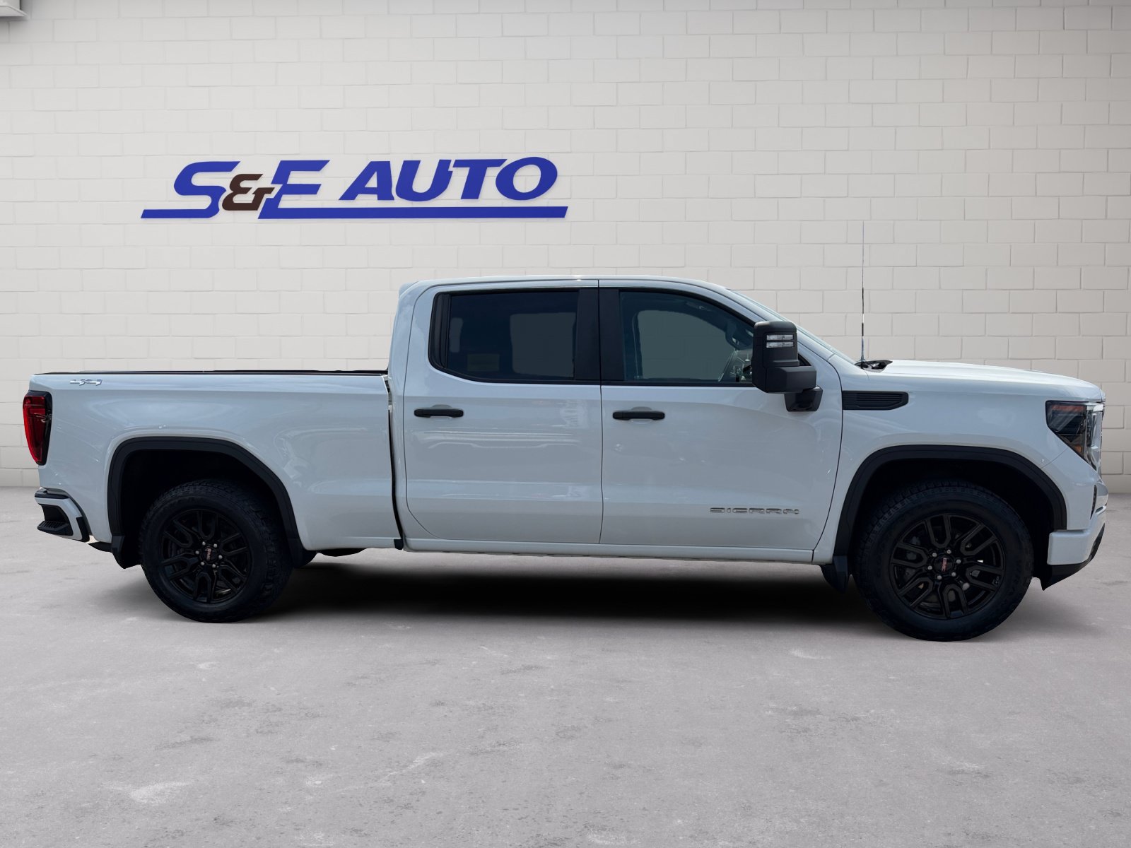 Used 2024 GMC Sierra 1500 Pro w/ Graphite Edition AWD/4WD image 5