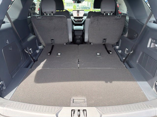 Used 2027 Ford Explorer Active AWD/4WD image 47