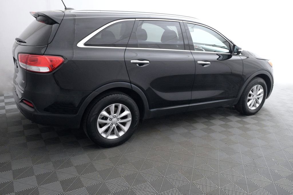 Used 2016 Kia Sorento LX image 4