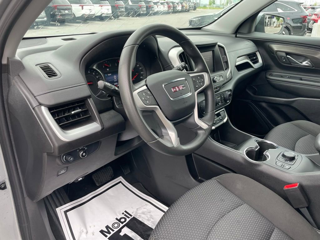 Used 2024 GMC Terrain SLE w/ Driver Convenience Package FWD image 9