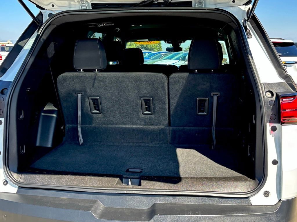 Used 2023 Chevrolet Traverse LT image 25