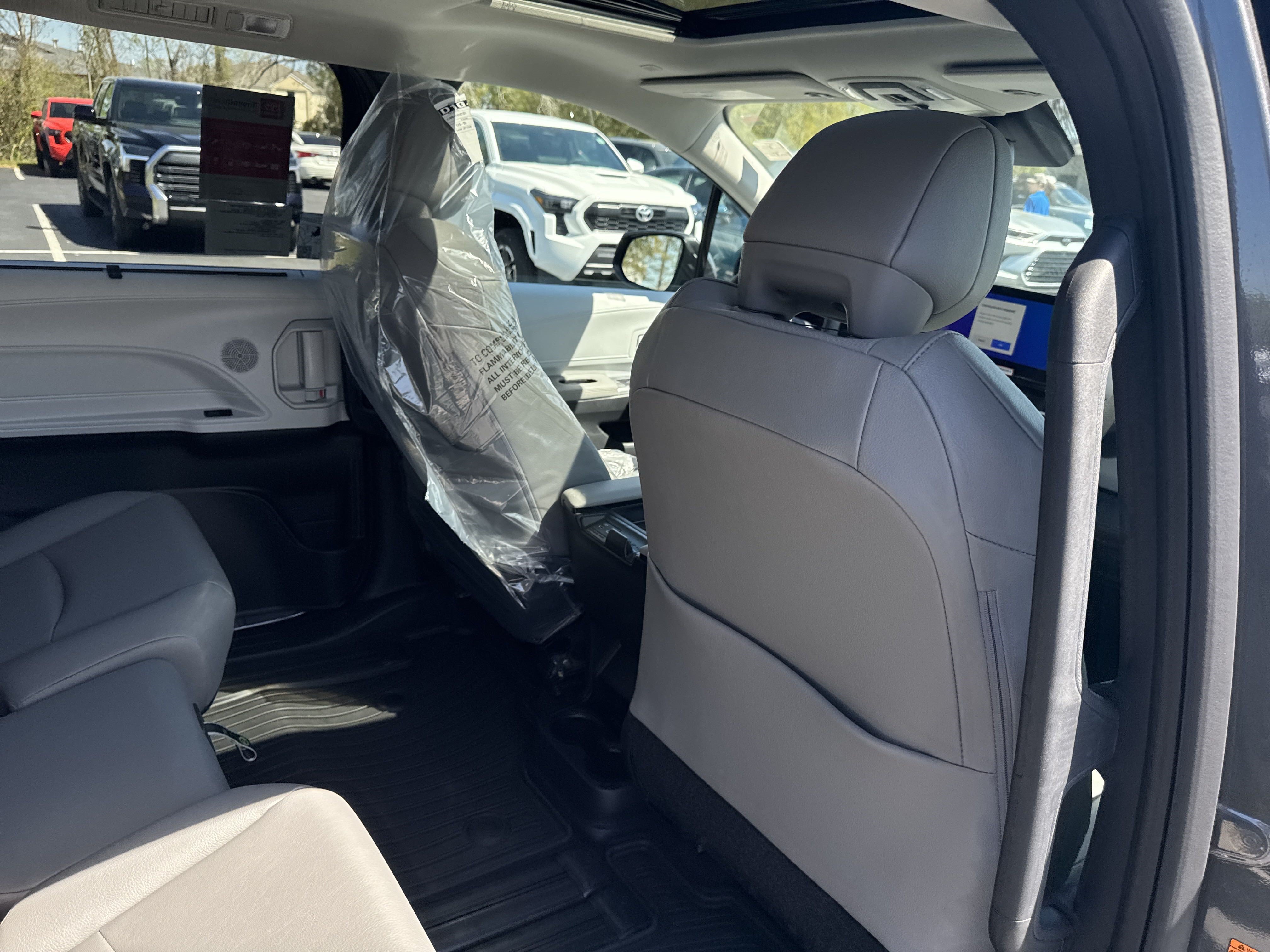 New 2025 Toyota Sienna XLE FWD image 31