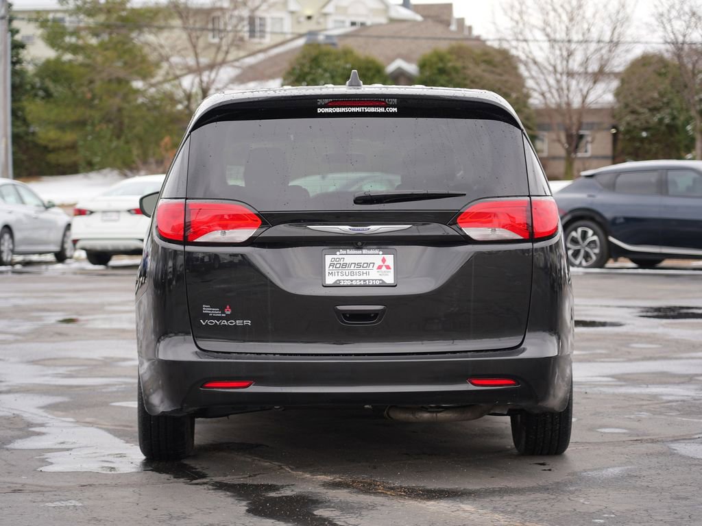 Used 2020 Chrysler Voyager LX FWD image 4