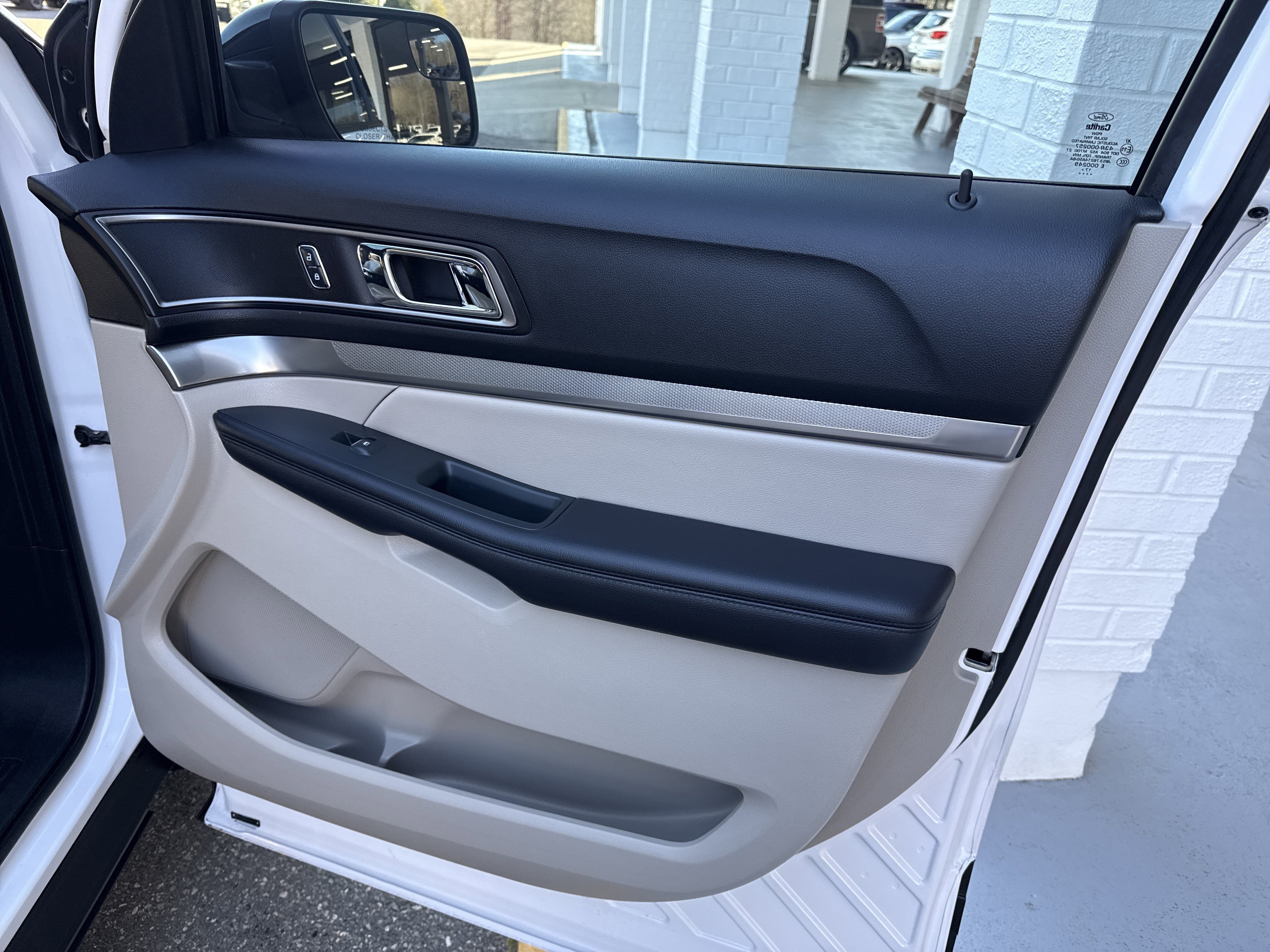 Used 2018 Ford Explorer XLT w/ Equipment Group 202A image 37