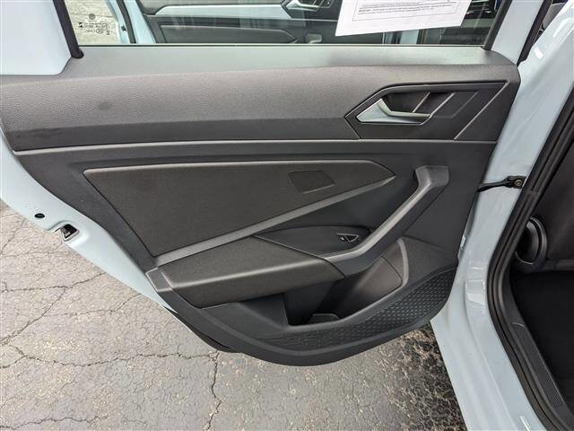 Used 2025 Volkswagen Jetta Sport image 13