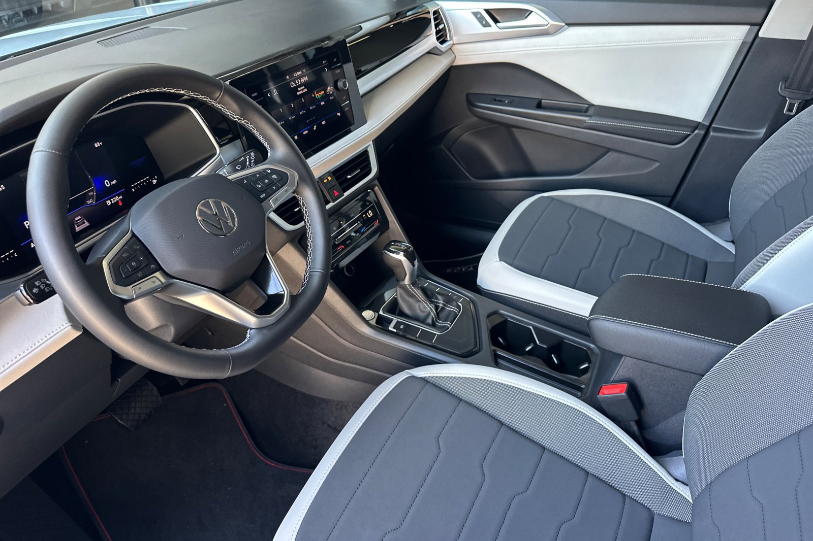 New 2026 Volkswagen Taos SE FWD image 8