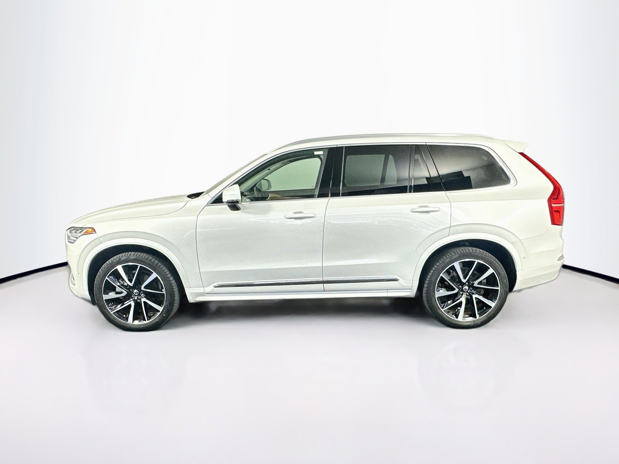 Used 2023 Volvo XC90 B6 Plus w/ Protection Package Premier AWD/4WD image 4