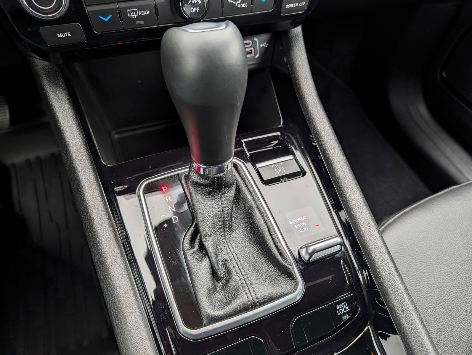 Used 2025 Jeep Compass Limited image 25