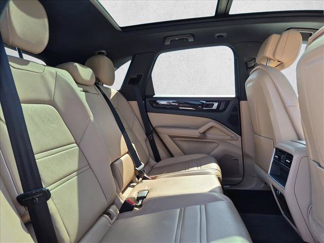 Used 2023 Porsche Cayenne AWD/4WD image 22